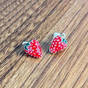 🍓🍓New, Adorable strawberry stud earrings - textured gold metal posts